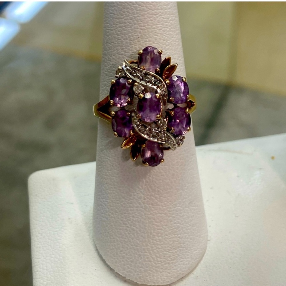 10k Yg Diamond And Amethyst Ring